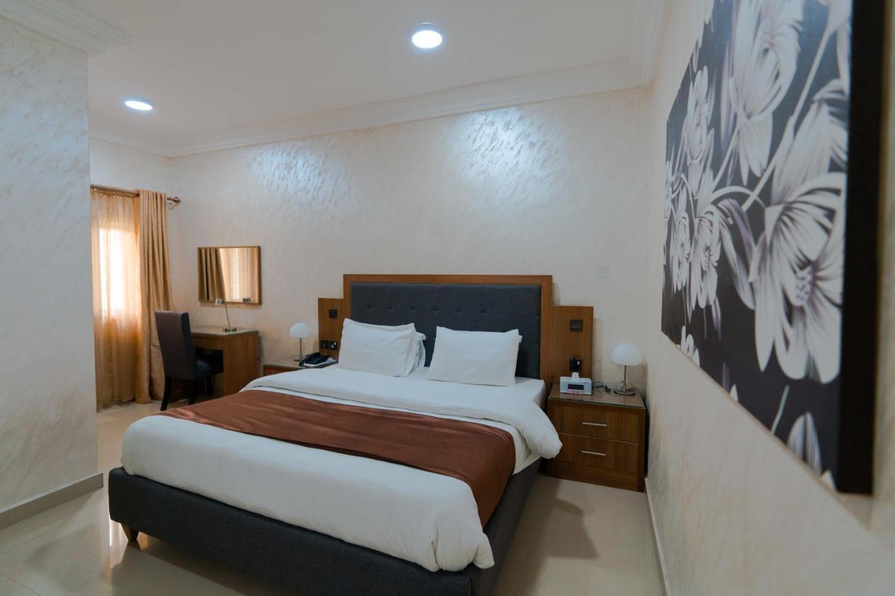 Phoenicia Suites Wupa Екстер'єр фото