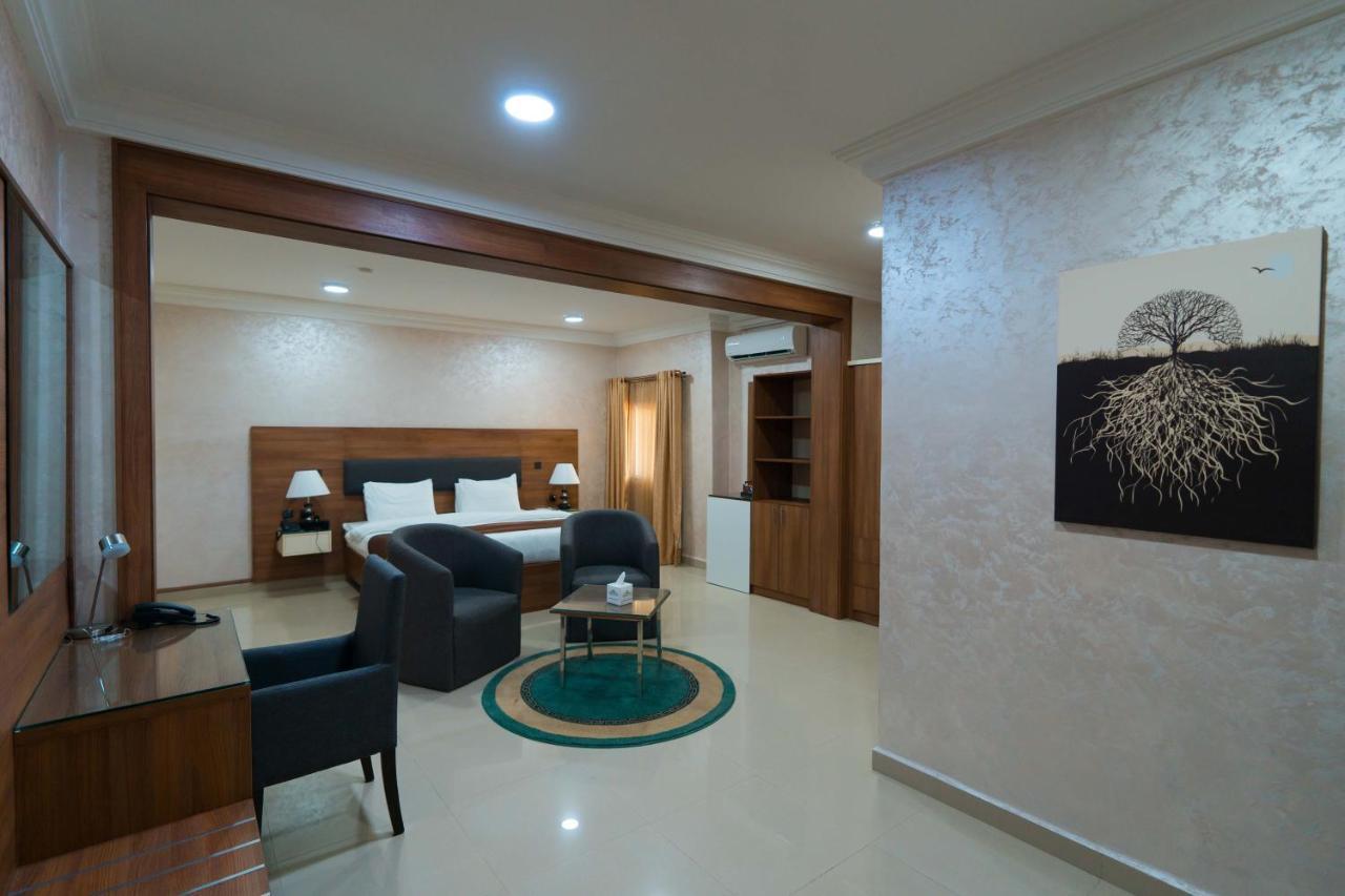 Phoenicia Suites Wupa Екстер'єр фото