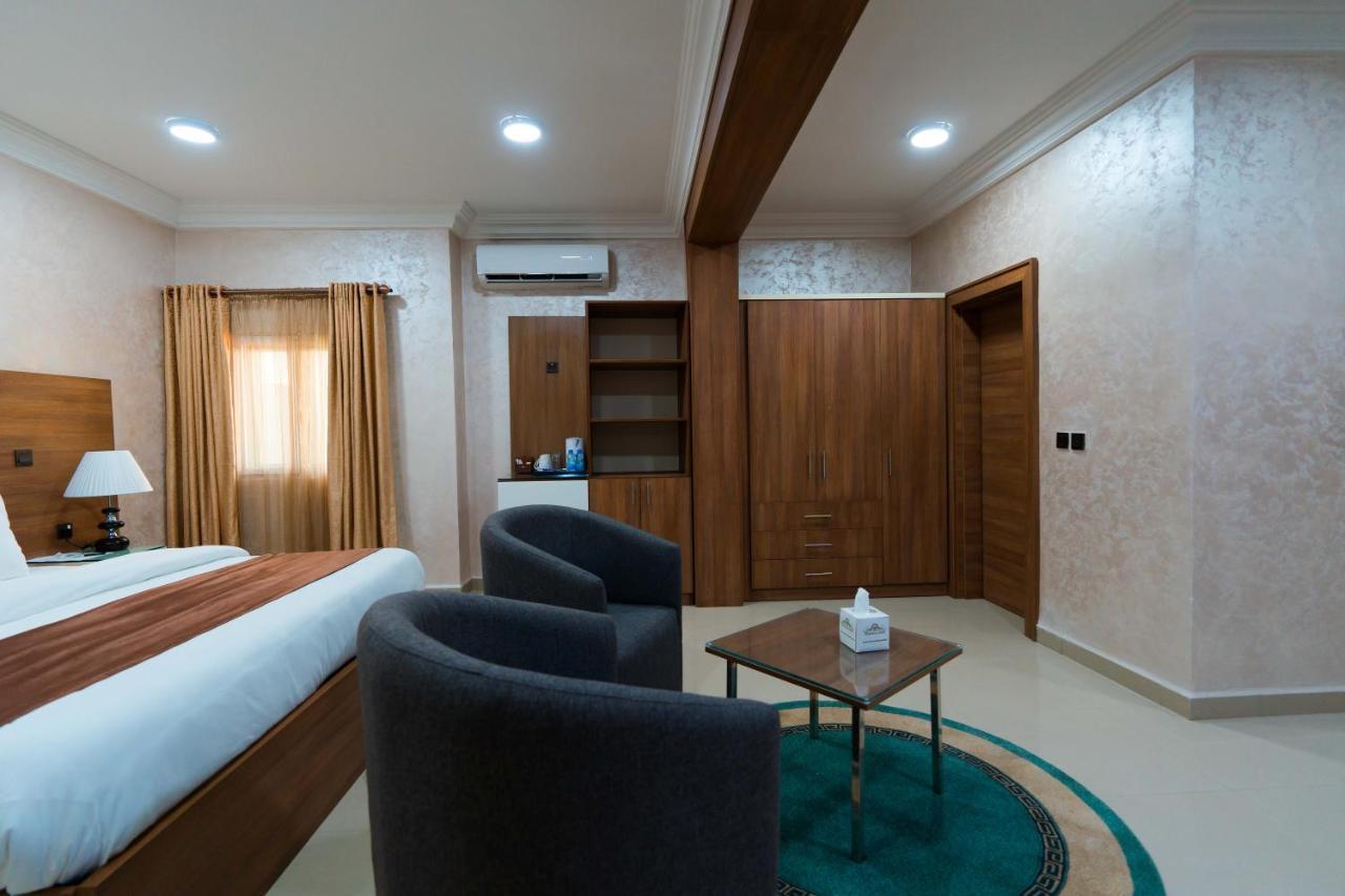 Phoenicia Suites Wupa Екстер'єр фото